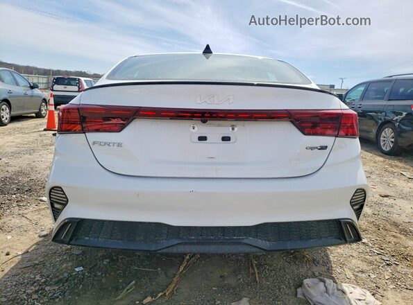 3KPF54AD4NE484032 2022 KIA FORTE White Вид ззаду