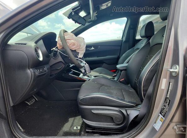 3KPF54AD4PE665828 2023 KIA FORTE Gray Vista interior delantera