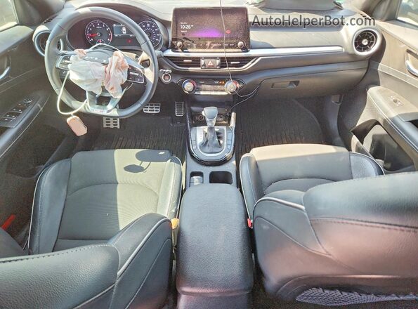 3KPF54AD4RE779430 2024 KIA FORTE Black Widok deski rozdzielczej