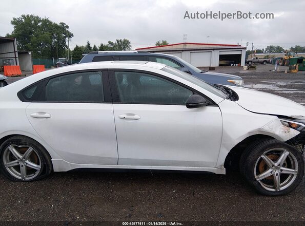 3KPF54AD4RE822762 2024 KIA FORTE White Widok wnętrza z tyłu
