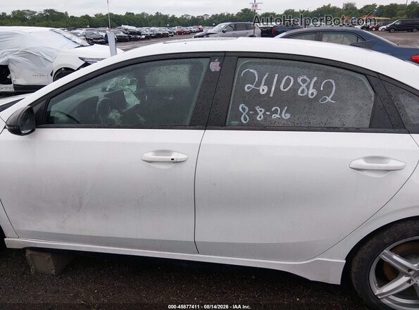 3KPF54AD4RE822762 2024 KIA FORTE White Widok wnętrza 360 stopni