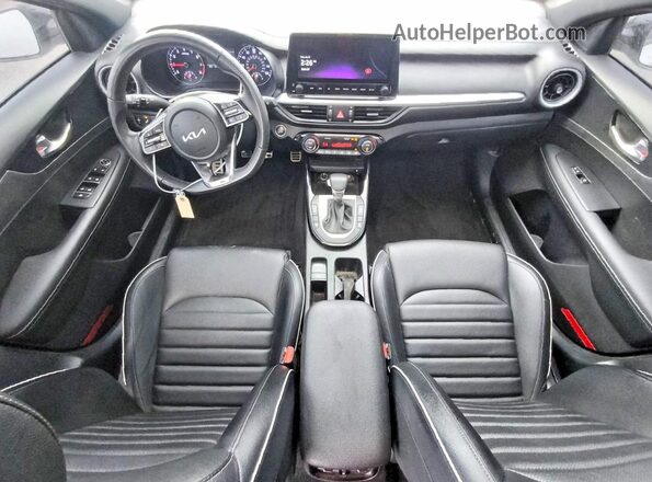 3KPF54AD4RE835236 2024 KIA FORTE White Առջևի վահանակի տեսք