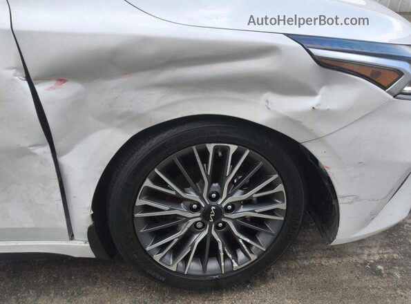 3KPF54AD4RE835236 2024 KIA FORTE White VIN կոդի պիտակի տեսք