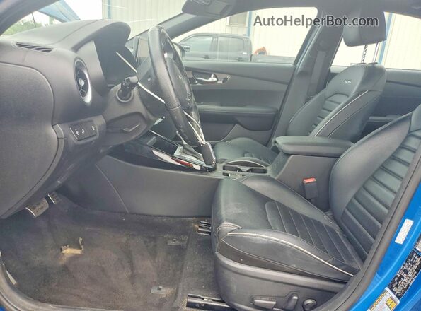 3KPF54AD5PE520118 2023 KIA FORTE Синий Вид салона спереди