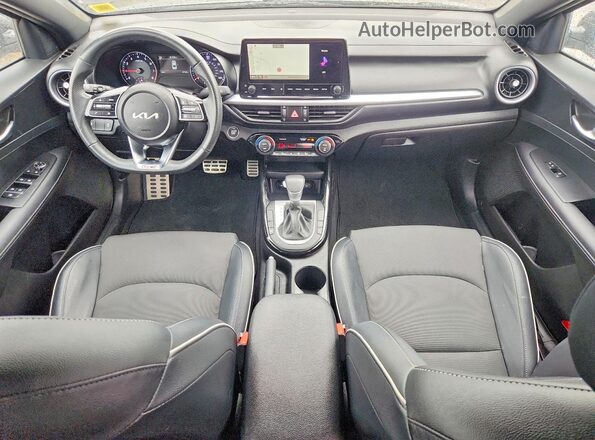 3KPF54AD5PE646639 2023 KIA FORTE Silver წინა პანელის ხედი