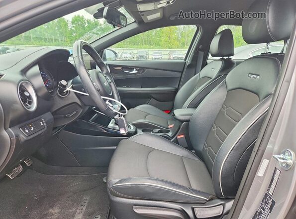 3KPF54AD5PE646639 2023 KIA FORTE Silver წინა სალონის ხედი