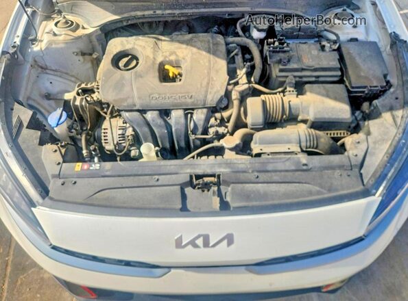 3KPF54AD5PE663957 2023 KIA FORTE White Vista interior trasera
