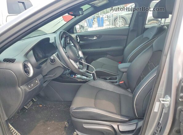 3KPF54AD5RE706051 2024 KIA FORTE Gray Vista interior delantera