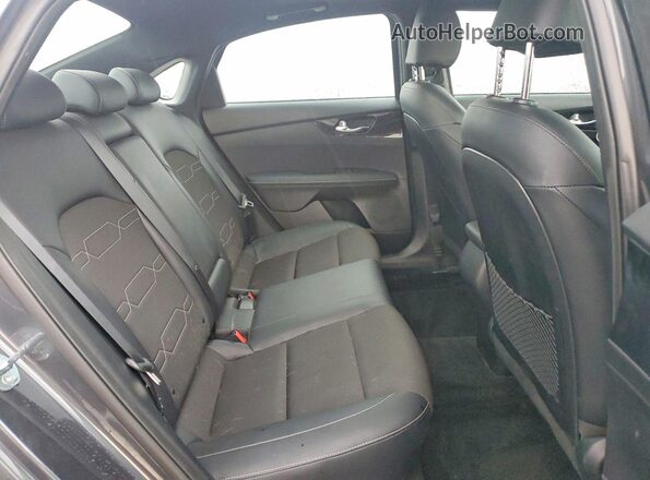3KPF54AD5RE829154 2024 KIA FORTE Gray Հետևի նստատեղերի տեսք