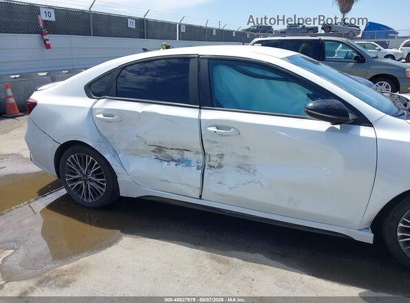 3KPF54AD6PE615402 2023 KIA FORTE White Front view