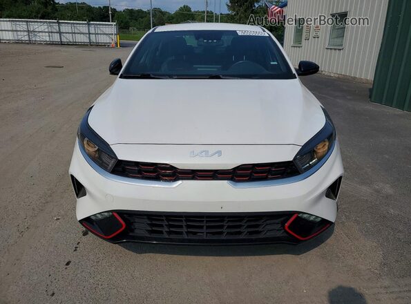 3KPF54AD6PE667774 2023 KIA FORTE Белый Вид спереди