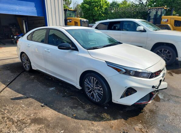 3KPF54AD6RE742704 2024 KIA FORTE White Delantero derecho