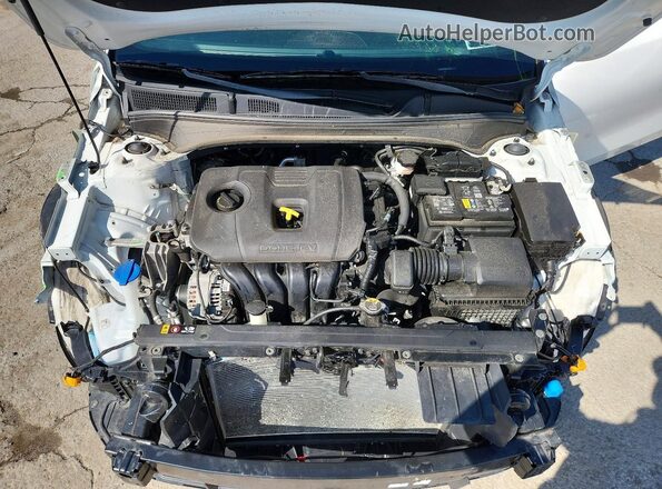 3KPF54AD6RE802397 2024 KIA FORTE White Widok wnętrza z tyłu