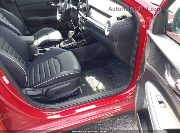 3KPF54AD6RE828952 2024 KIA FORTE Red Widok wnętrza z przodu