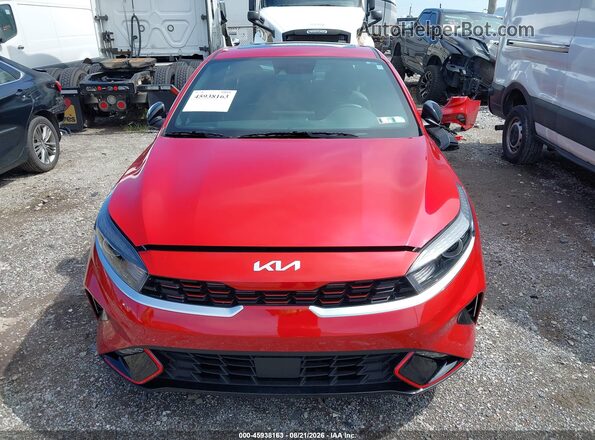 3KPF54AD6RE828952 2024 KIA FORTE Red Widok wnętrza z tyłu