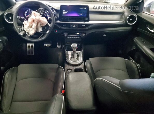 3KPF54AD6RE830300 2024 KIA FORTE Red Vista del salpicadero