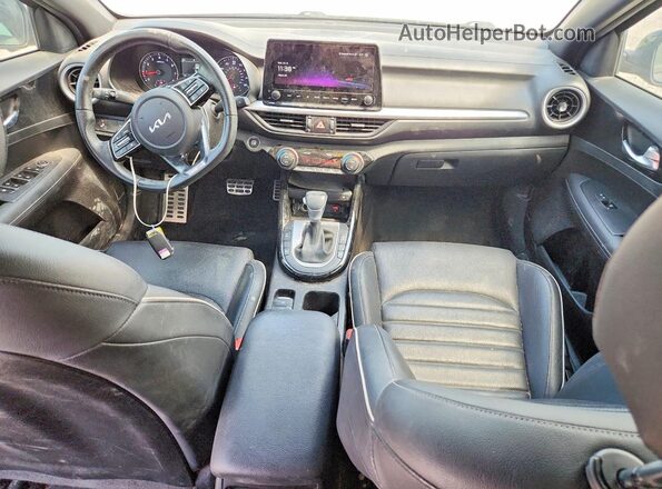 3KPF54AD7PE572124 2023 KIA FORTE Угольный Вид панели приборов