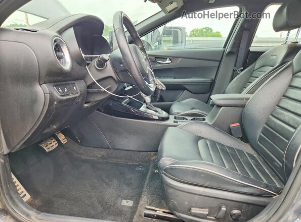 3KPF54AD7PE585004 2023 KIA FORTE Gray Вид салону спереду