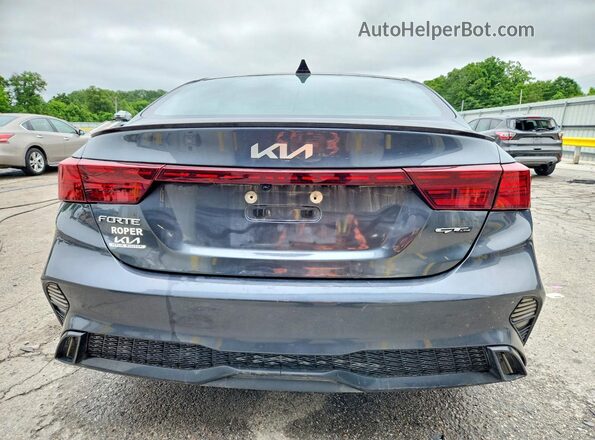 3KPF54AD7PE585004 2023 KIA FORTE Gray Вид ззаду
