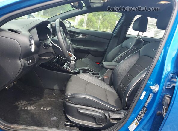 3KPF54AD7PE656430 2023 KIA FORTE Синий Вид салона спереди