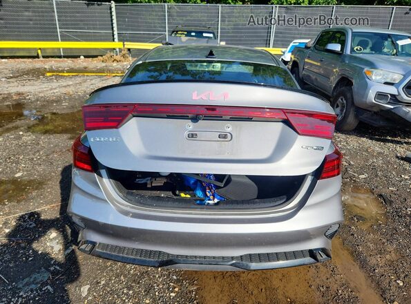 3KPF54AD7RE720064 2024 KIA FORTE Silver Widok z tyłu