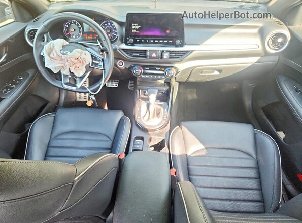 3KPF54AD7RE720064 2024 KIA FORTE Silver Widok deski rozdzielczej