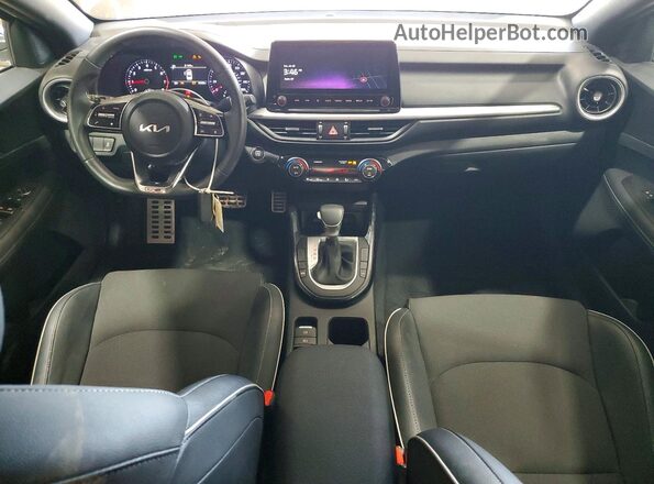 3KPF54AD7RE775663 2024 KIA FORTE White Առջևի վահանակի տեսք