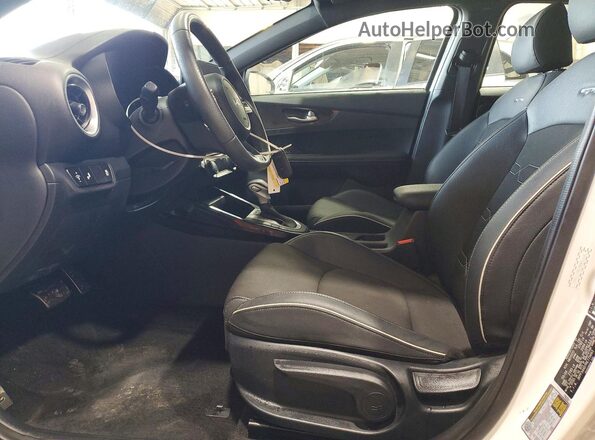3KPF54AD7RE775663 2024 KIA FORTE White Սալոնի դիմացի տեսք