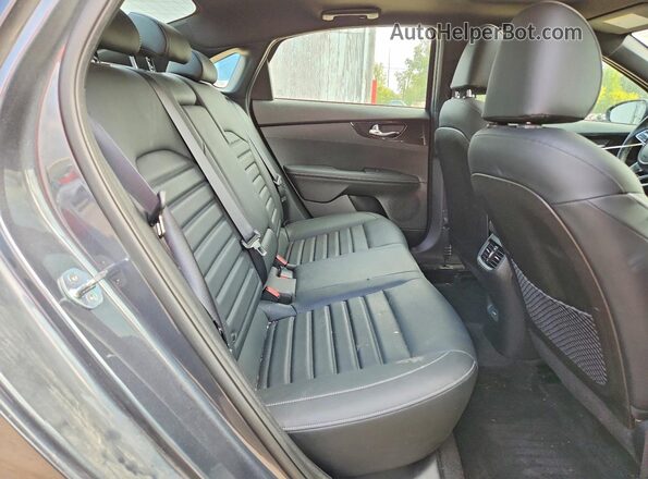 3KPF54AD8NE472594 2022 KIA FORTE Gray Widok tylnych siedzeń