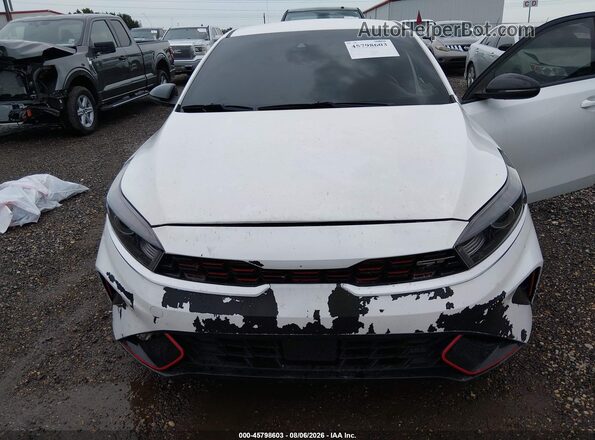 3KPF54AD8PE549306 2023 KIA FORTE Белый Вид спереди