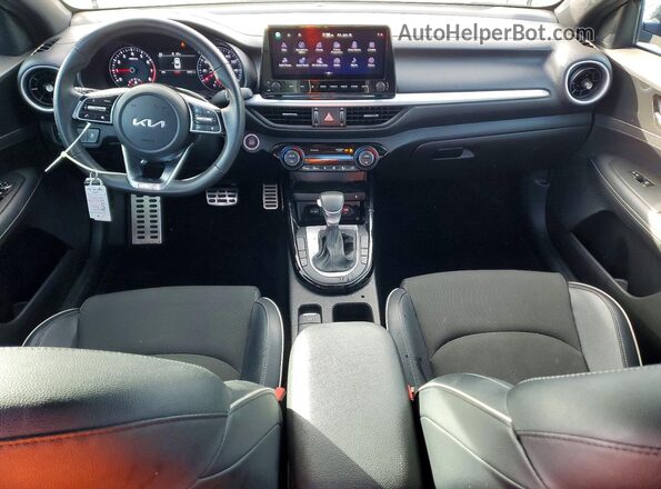 3KPF54AD8PE558071 2023 KIA FORTE Black Vista del salpicadero