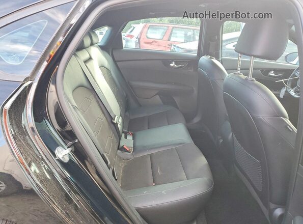 3KPF54AD8PE558071 2023 KIA FORTE Black Vista de los asientos traseros