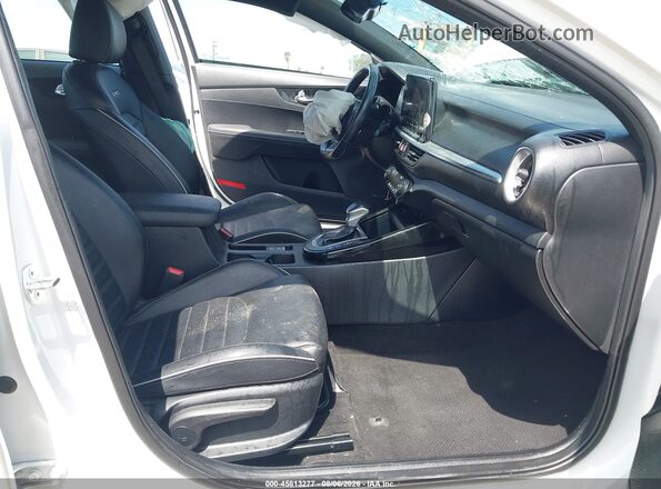 3KPF54AD8RE718968 2024 KIA FORTE White Front interior view