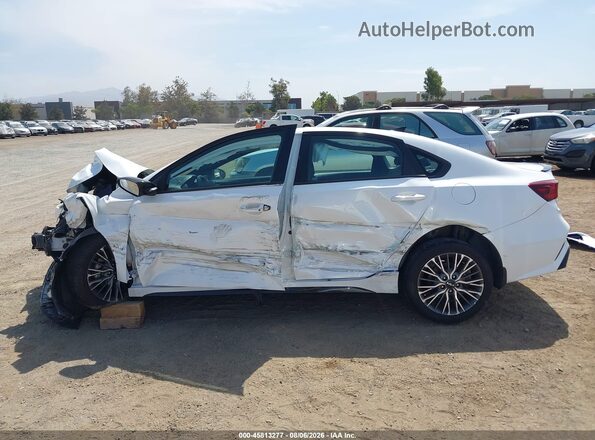 3KPF54AD8RE718968 2024 KIA FORTE White Rear interior view