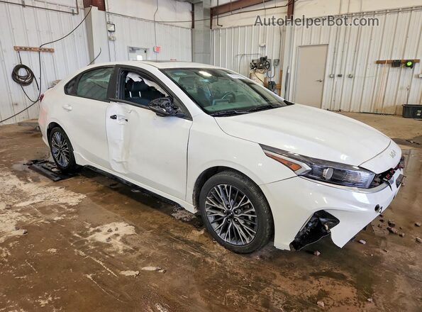 3KPF54AD8RE766860 2024 KIA FORTE White Передня права чверть