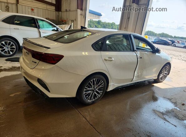 3KPF54AD8RE766860 2024 KIA FORTE White Задня права чверть