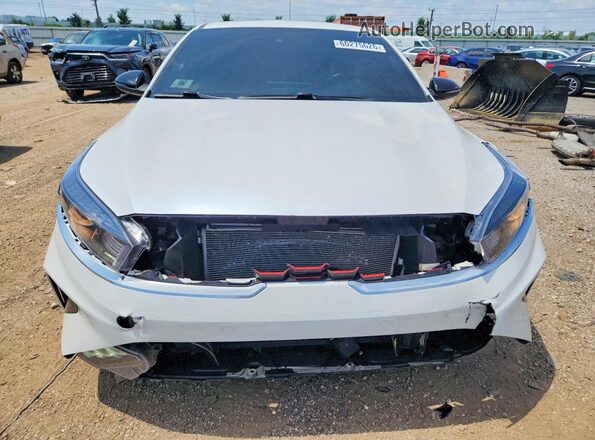 3KPF54AD8RE824188 2024 KIA FORTE Белый Вид спереди