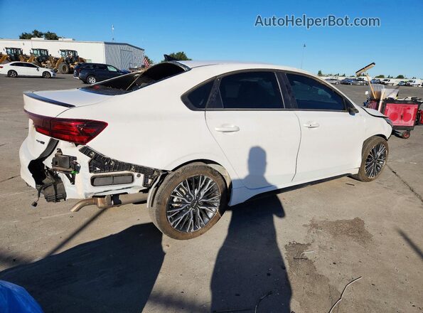 3KPF54AD8RE840195 2024 KIA FORTE White Tył prawy