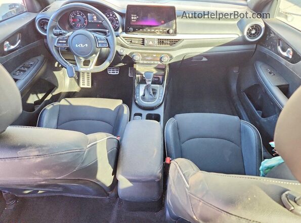 3KPF54AD8RE840195 2024 KIA FORTE White Widok deski rozdzielczej