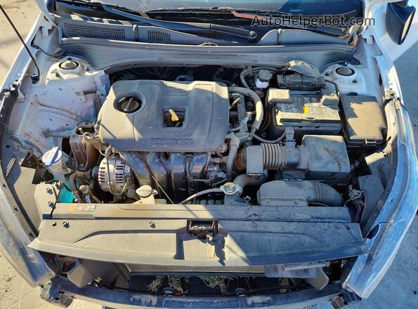 3KPF54AD8RE840195 2024 KIA FORTE White Widok wnętrza z tyłu