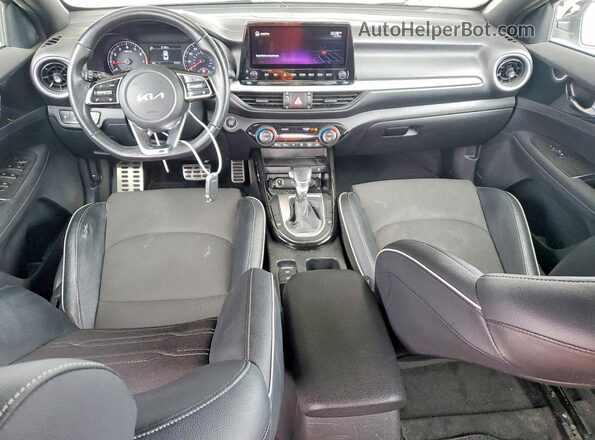 3KPF54AD9NE452208 2022 KIA FORTE White Vista del salpicadero
