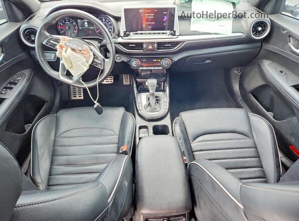 3KPF54AD9PE609089 2023 KIA FORTE Gray Vista del salpicadero