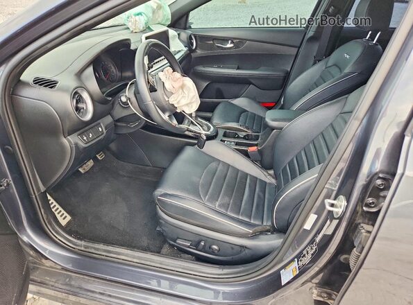 3KPF54AD9PE609089 2023 KIA FORTE Gray Vista interior delantera