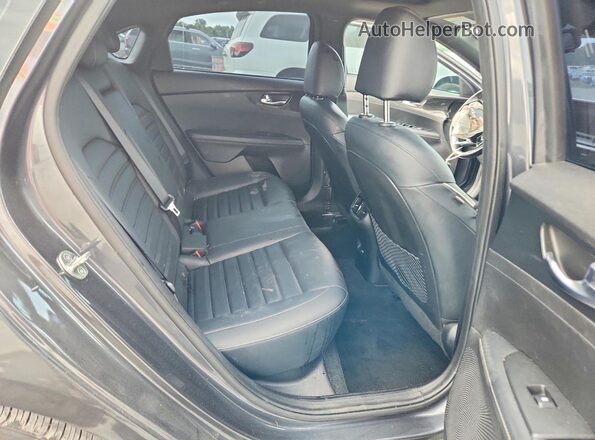 3KPF54AD9PE609089 2023 KIA FORTE Gray Vista de los asientos traseros