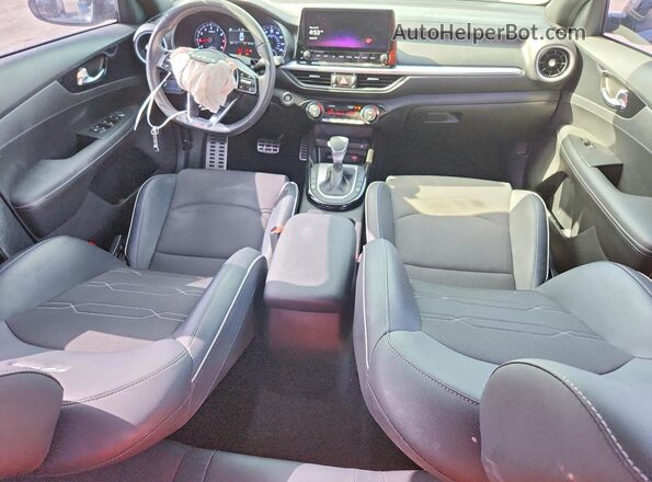 3KPF54AD9PE611702 2023 KIA FORTE Gray Vista del salpicadero