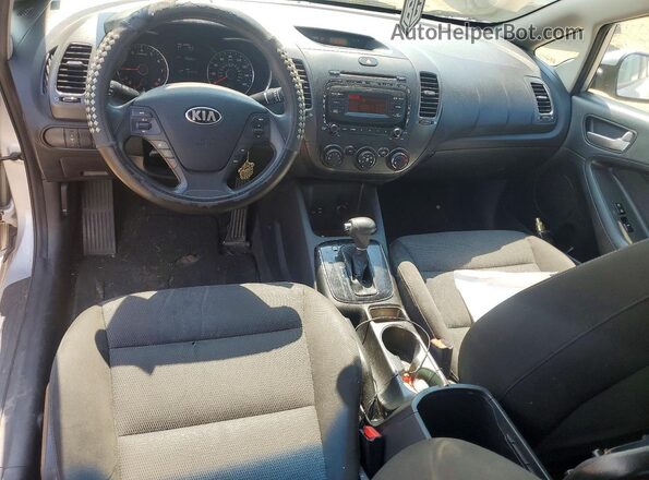 3KPFK4A70HE027581 2017 KIA FORTE Silver Vista del salpicadero