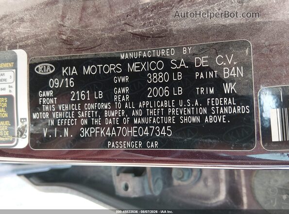 3KPFK4A70HE047345 2017 KIA FORTE Burgundy Vista del compartimento del motor