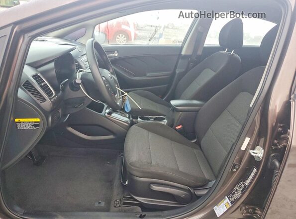 3KPFK4A71HE146398 2017 KIA FORTE Коричневый Вид салона спереди