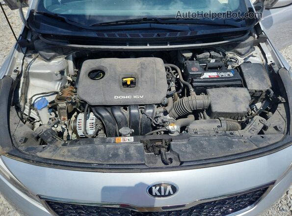 3KPFK4A71JE188804 2018 KIA FORTE Silver Widok wnętrza z tyłu