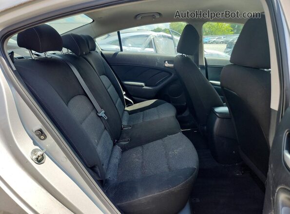 3KPFK4A71JE188804 2018 KIA FORTE Silver Widok tylnych siedzeń